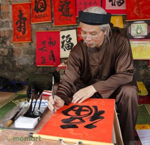 ベトナムの儒学者が漢字を書かれています。