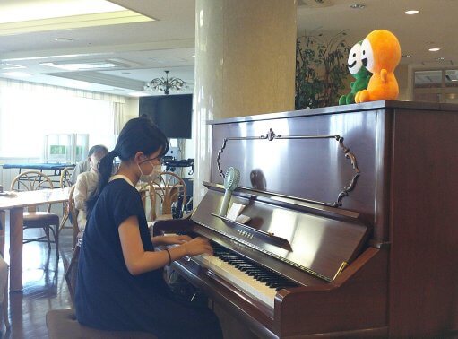 耳コピピアニストゆいなちゃんのピアノ演奏会♪